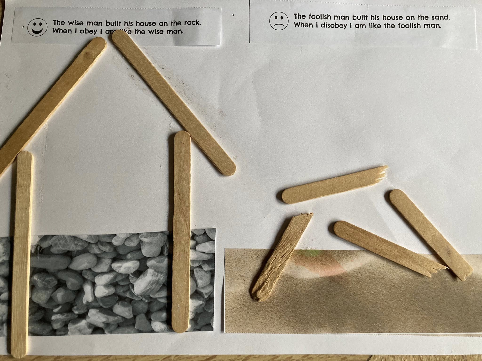 A lollipop house on a picture of stones on the left. On the right a broken lollipop house on a picture of sand.