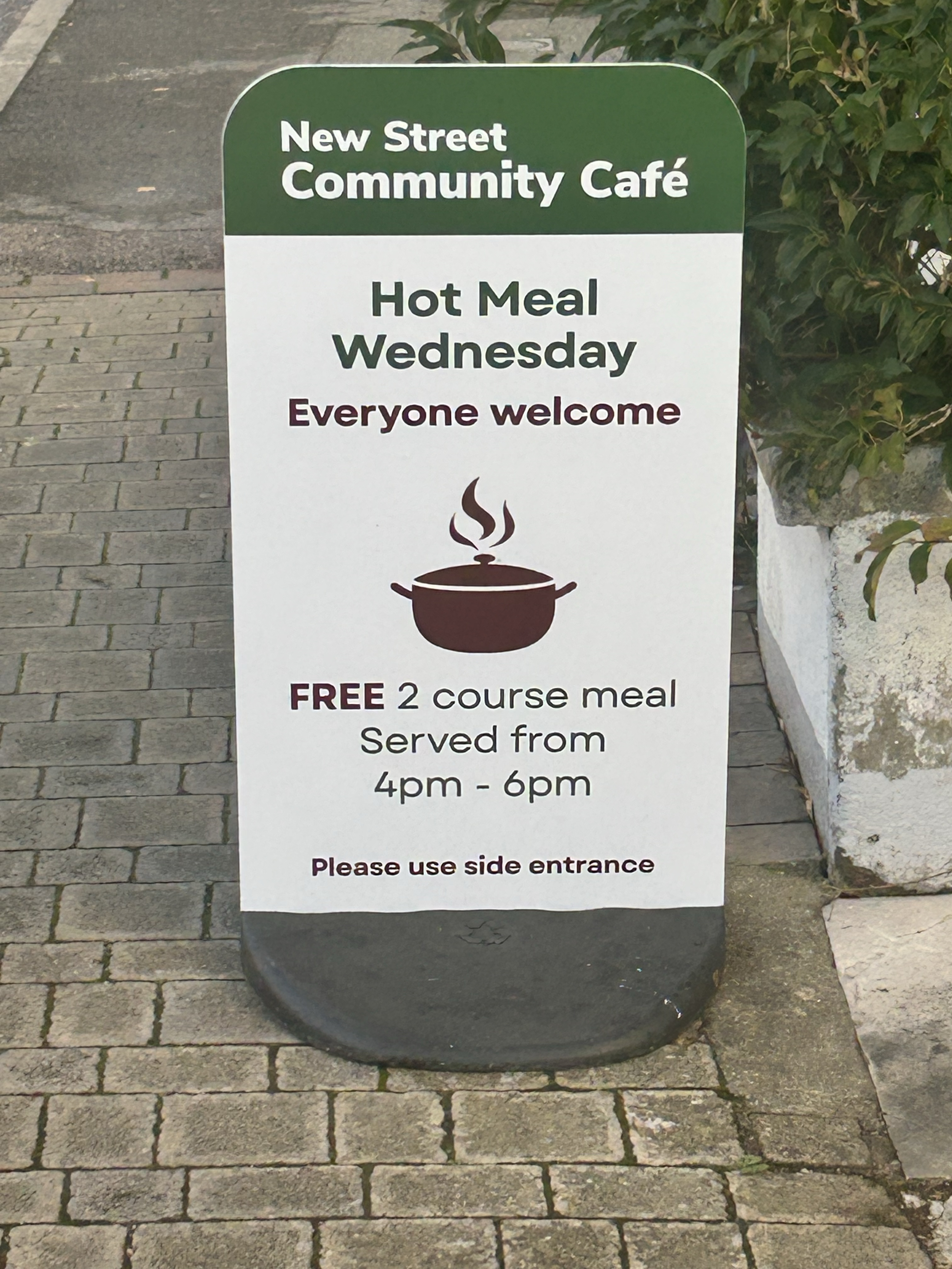 Hot Meal pavement stand